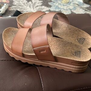 Women’s Reef platform sandals size 8
